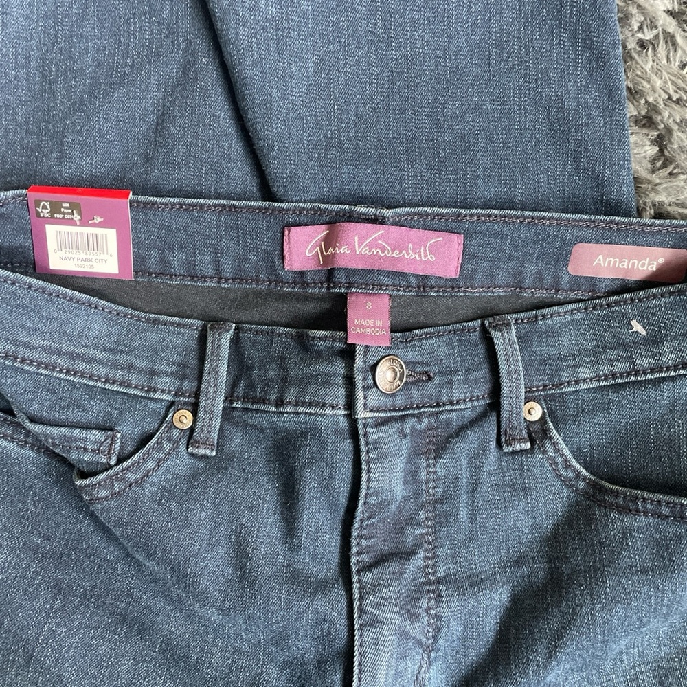 NWT Gloria Vanderbilt Amanda Capri jeans, size 8